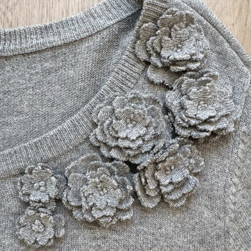 Nordstrom Caslon Gray Floral Button-Up Appliqué Cardigan Sweater Cashmere Size S - Picture 3 of 9